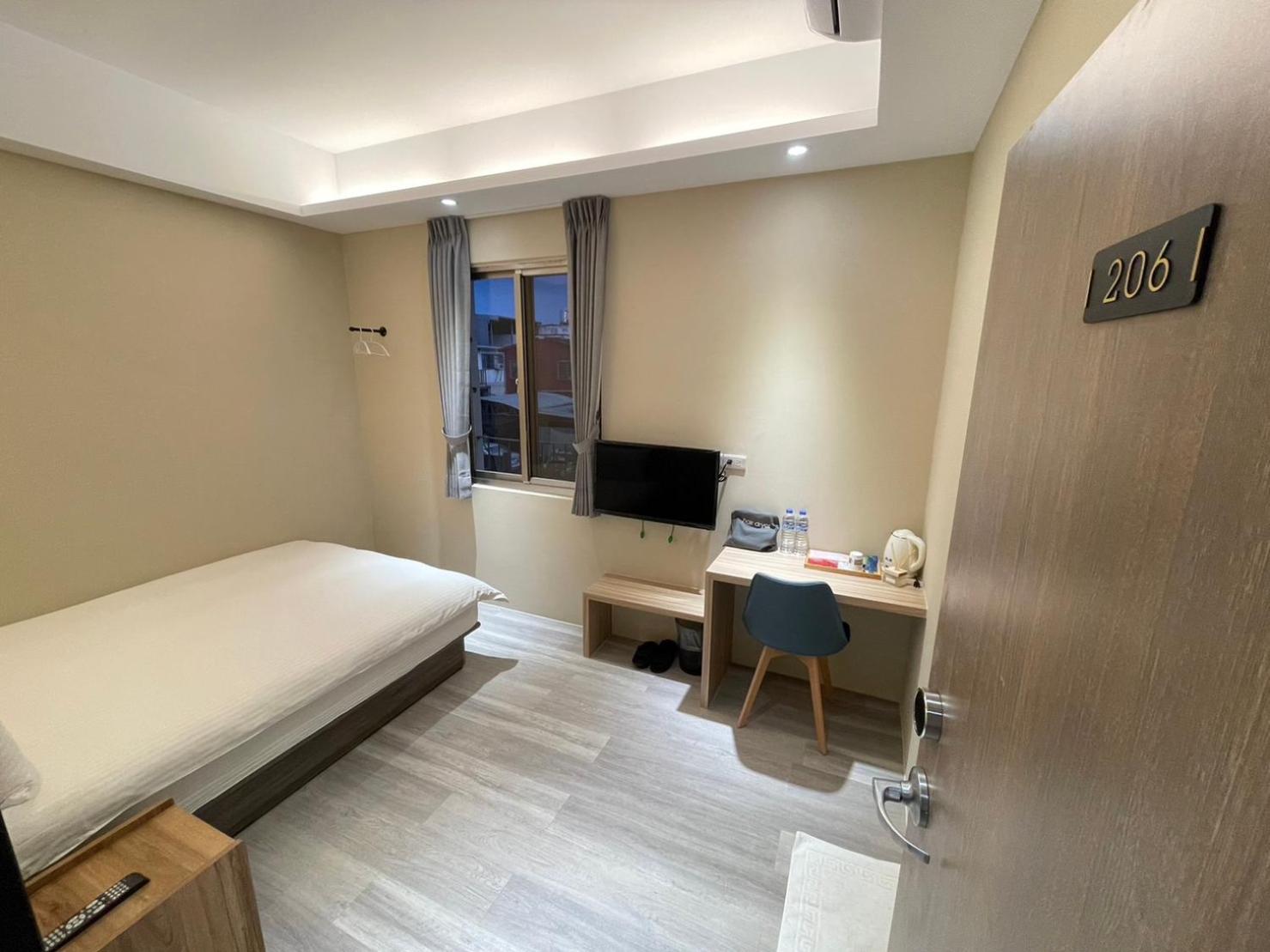 Shuntai Inn Fengshan  Exterior photo